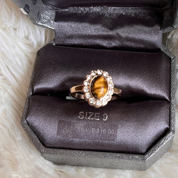 Ladies Sz 7 Fashion gold tone Ring with tiger eye stone - Picture 2 of 7